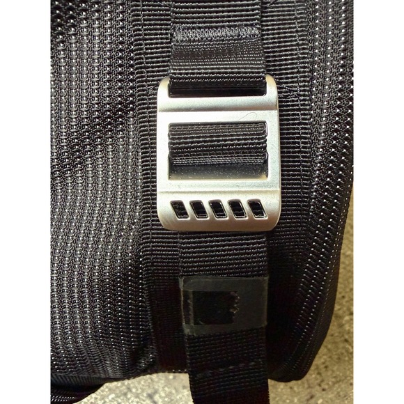 (NEW) Corvette C7 Stingray Travel Duffle Bag Crossed Flags Martin Auto Group - Picture 11 of 11